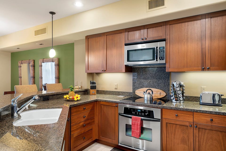Townhome, Multiple Beds, Lanai, Ocean View (Halii Kai 8G) | Private kitchen