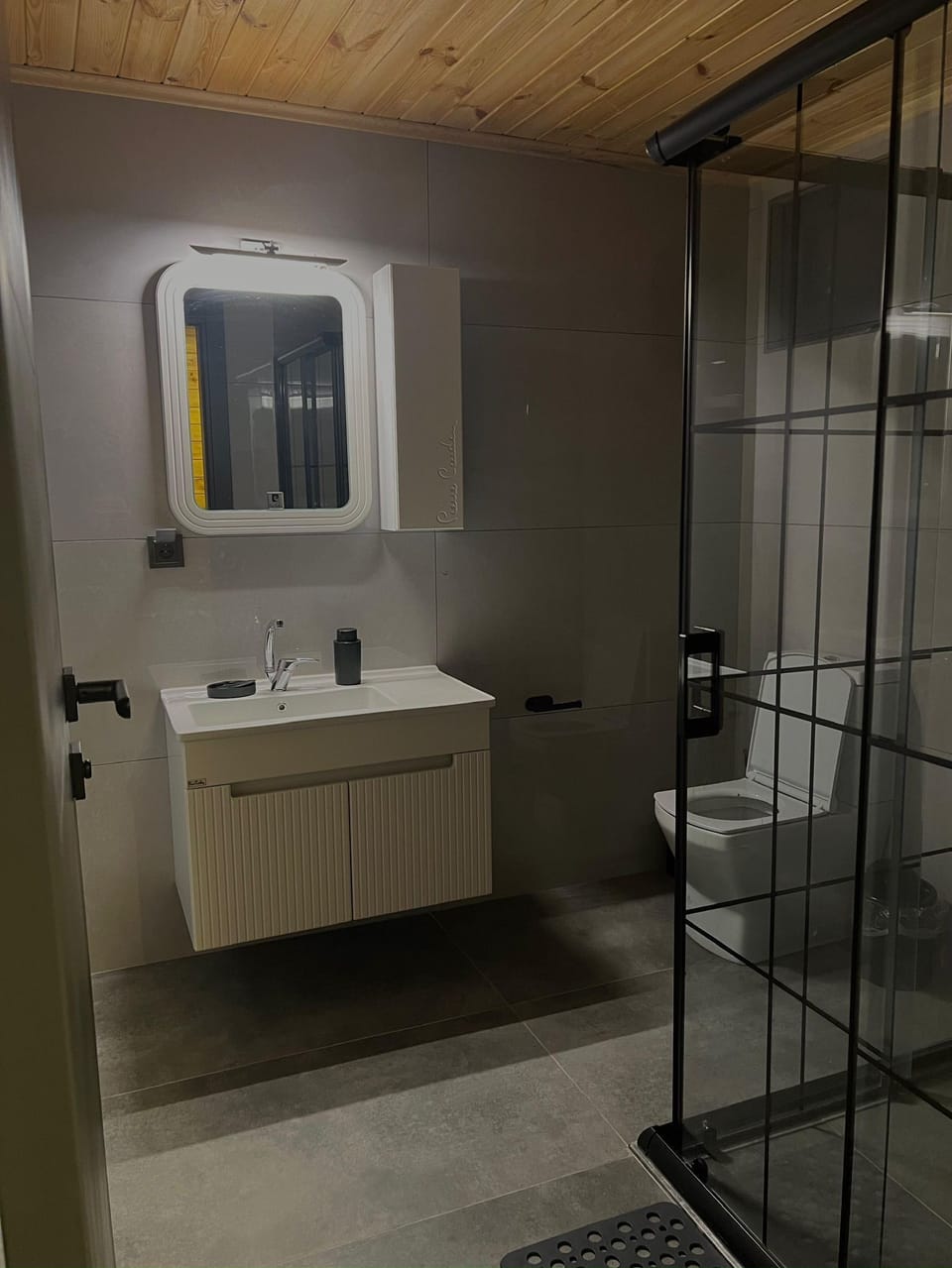 Premium Bungalow, Pool View | Bathroom | Free toiletries, hair dryer, slippers, towels