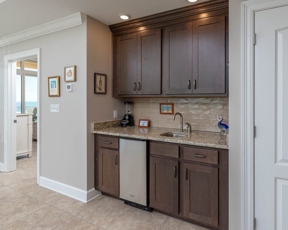 Condo, 4 Bedrooms | Private kitchen | Coffee/tea maker, fridge, oven