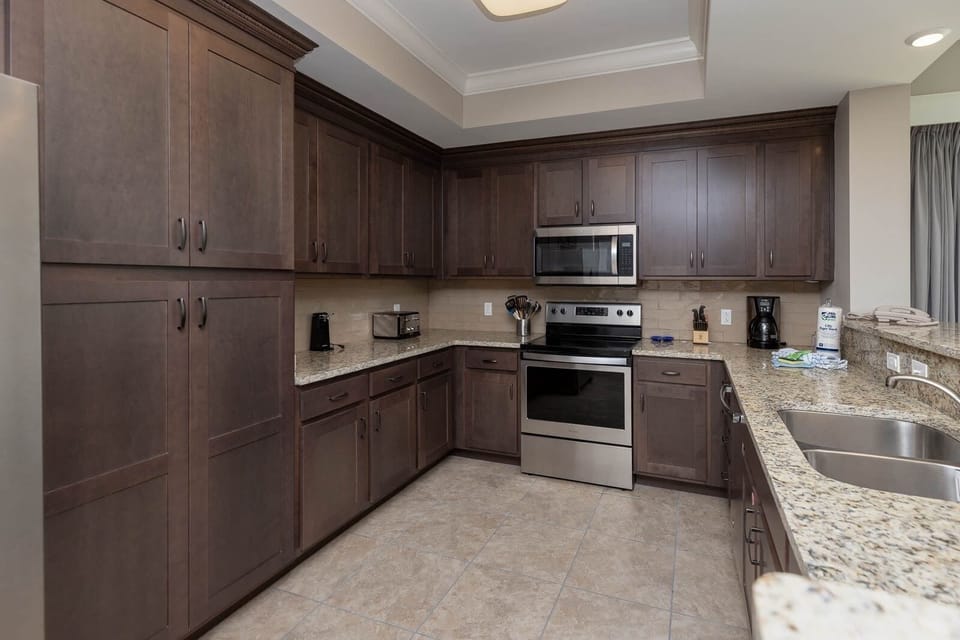 Condo, 4 Bedrooms | Private kitchen | Coffee/tea maker, fridge, oven