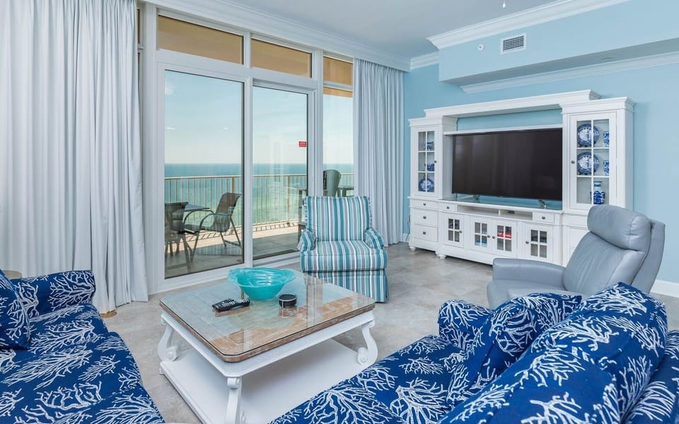Condo, 3 Bedrooms | Living area