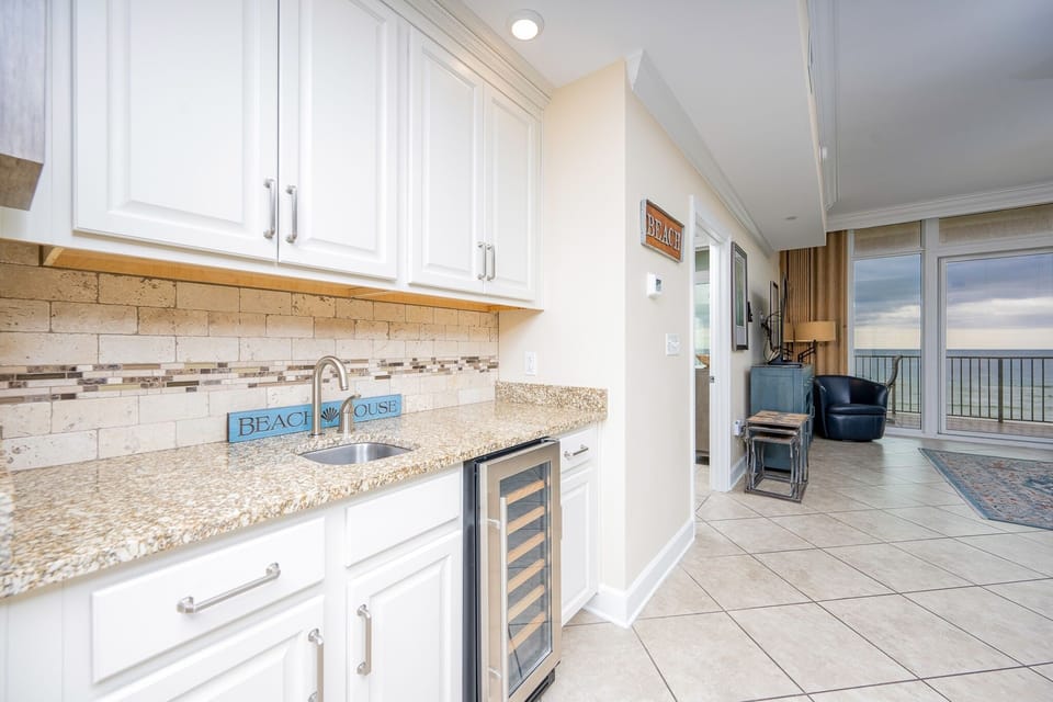 Condo, 4 Bedrooms | Private kitchen | Coffee/tea maker, fridge, oven