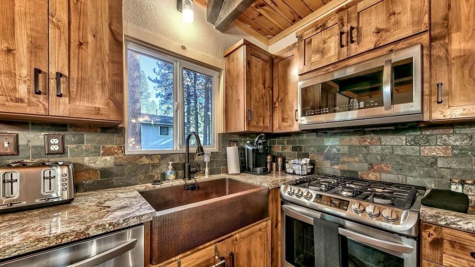 House, 3 Bedrooms | Private kitchen | Fridge, oven, coffee/tea maker, toaster