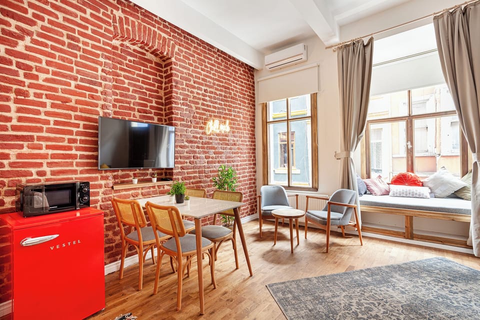 Economy Studio | Living area | TV