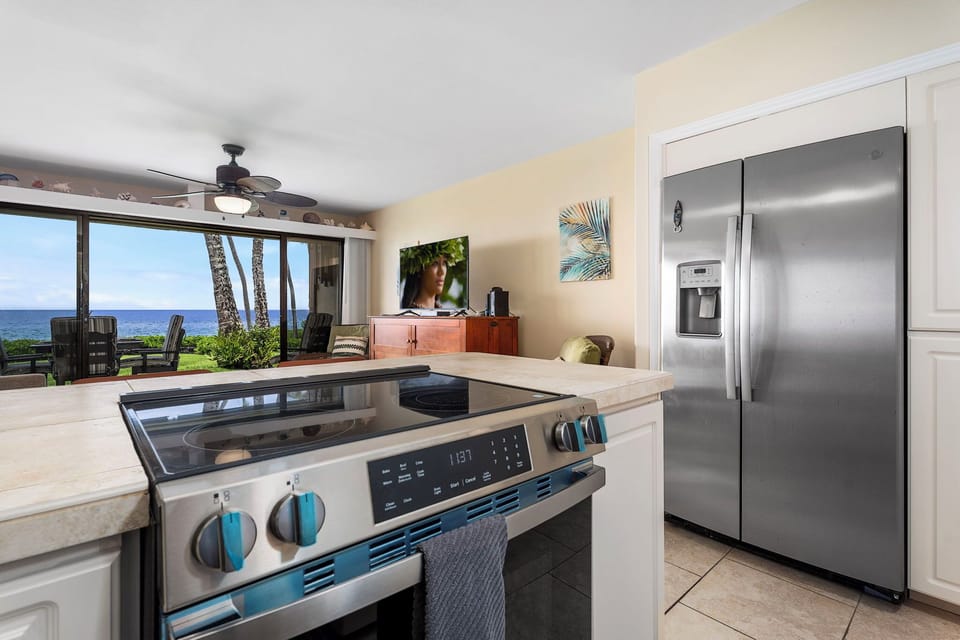 Condo, Multiple Beds, Lanai, Ocean View (Kona Isle E4) | Private kitchen