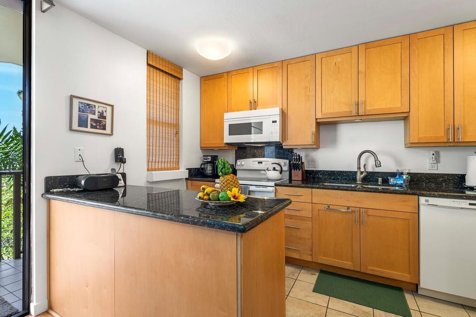 Condo, 1 King Bed with Sofa bed, Lanai, Partial Ocean View (Kona Makai 4202) | Private kitchen