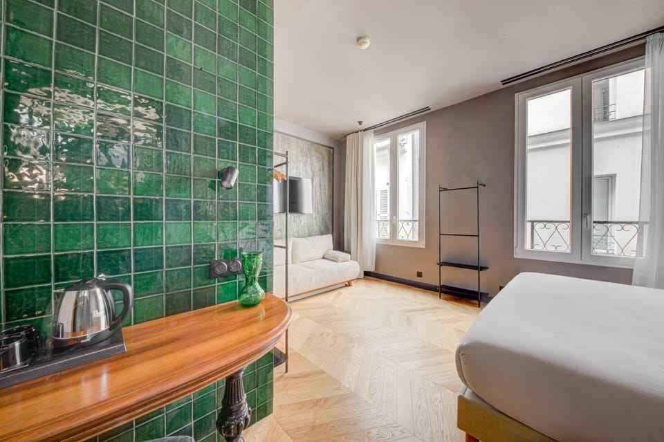 Classic Triple Room | In-room safe, desk, blackout drapes, soundproofing