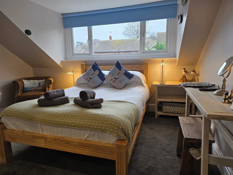 Classic Double Room | Individually decorated, individually furnished, desk, laptop workspace