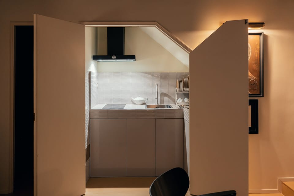 Deluxe Room, Kitchenette | Private kitchenette | Fridge, oven, stovetop, cookware/dishes/utensils