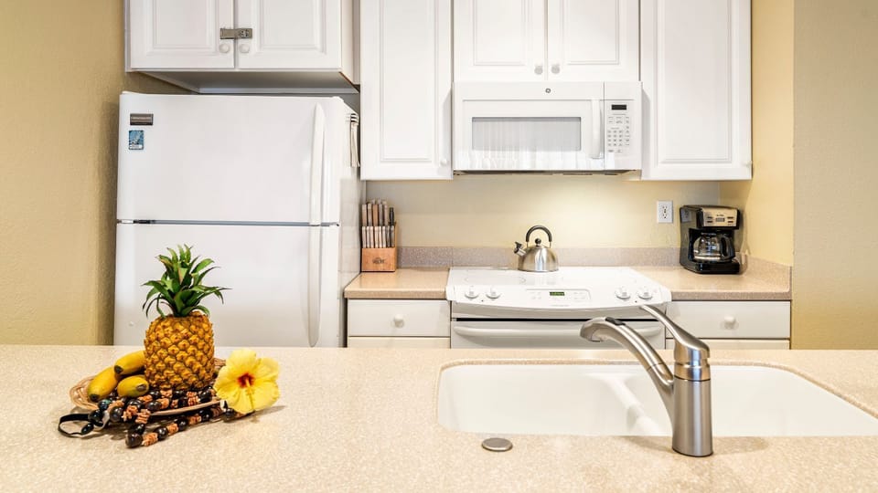 Condo, 1 Queen Bed, Lanai, Ocean View (Kona Reef A32) | Private kitchen