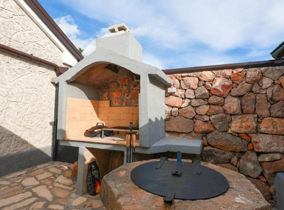 House (Ana’s Stone House Jurčić Kalić w) | BBQ/picnic area