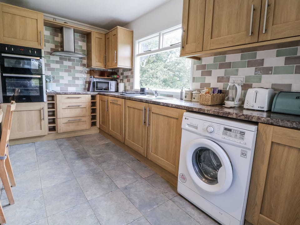 Dishwasher, cookware/dishes/utensils