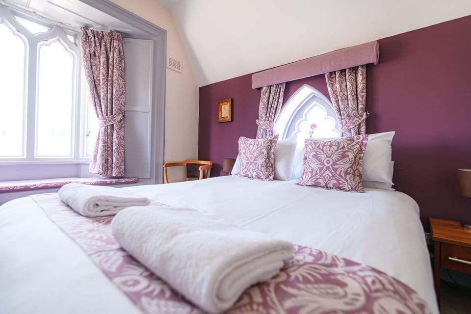 Standard Double Room | Desk, laptop workspace, blackout drapes, soundproofing