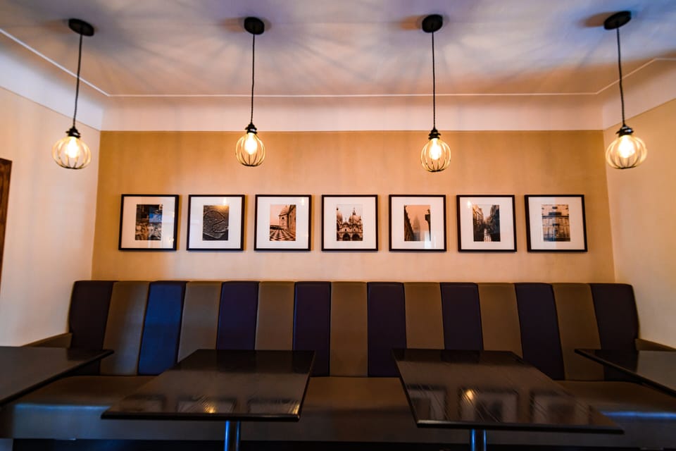 Breakfast, lunch, dinner served; British cuisine 