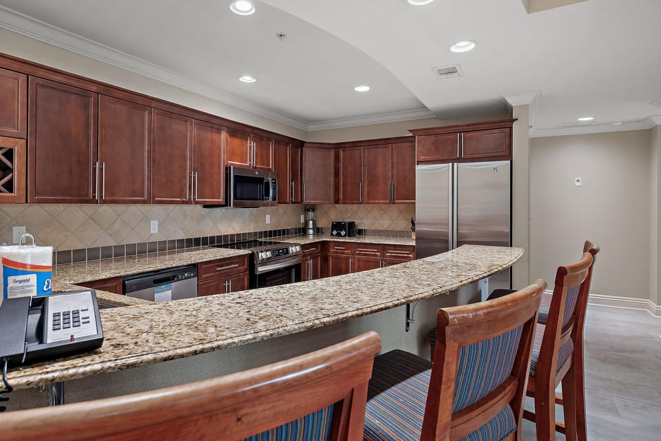 Condo, Multiple Beds (Emerald Grande W421) | Private kitchen | Oven, toaster