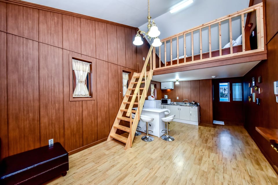 Duplex (17 PY) | Living area | Flat-screen TV