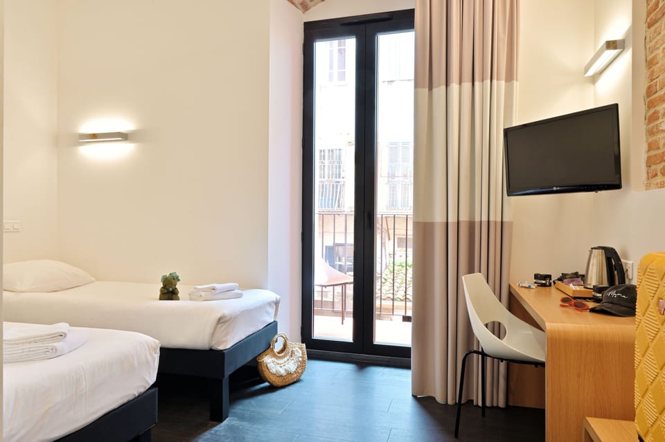 Standard Twin Room, 2 Twin Beds | 1 bedroom, desk, soundproofing, free WiFi