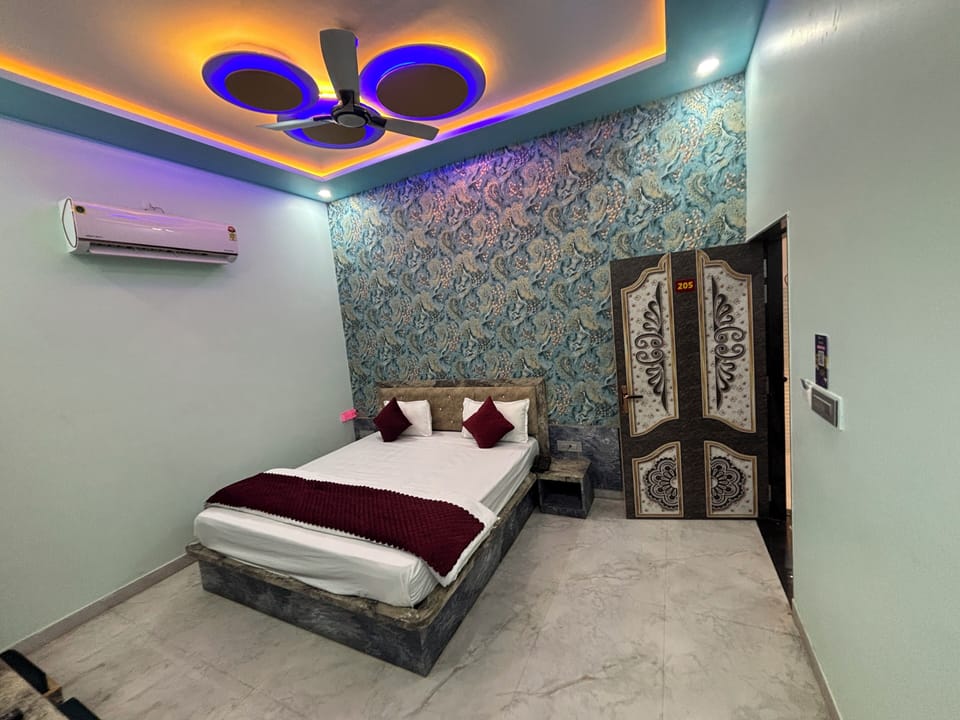 Deluxe Double Room | Egyptian cotton sheets, premium bedding, memory foam beds, desk