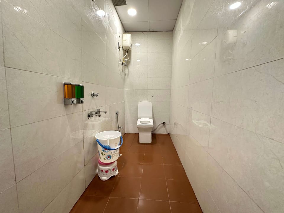 Bathroom | Towels, soap, shampoo, toilet paper