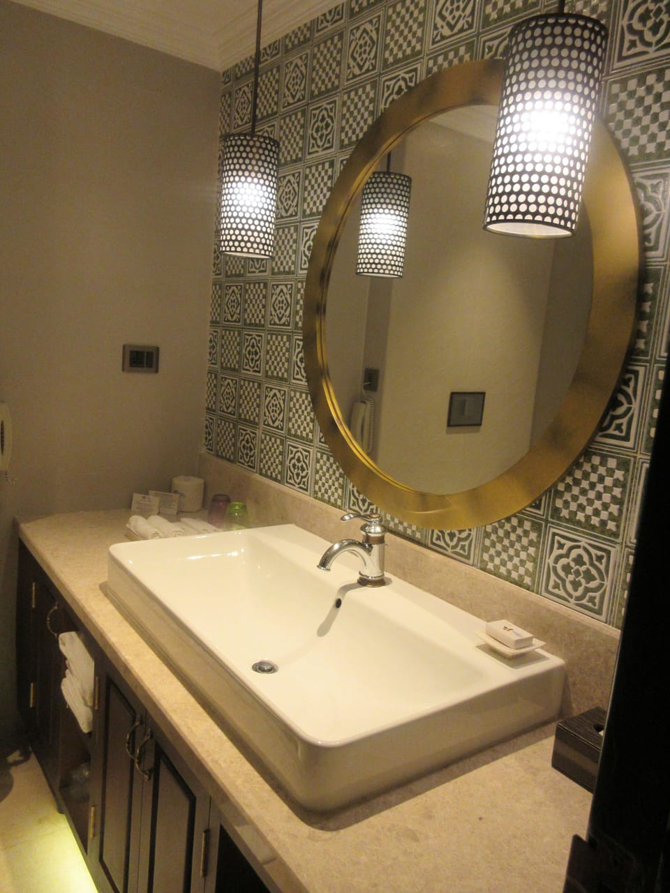 Duke's Chamber | Bathroom | Shower, free toiletries, hair dryer, bathrobes