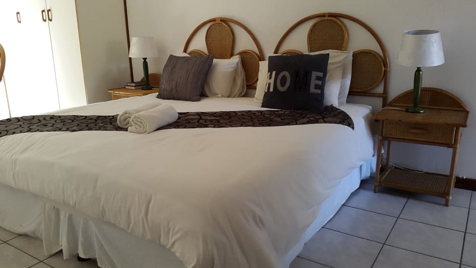 3 Single Bed Semi Self Catering Unit | Minibar, in-room safe, desk, WiFi