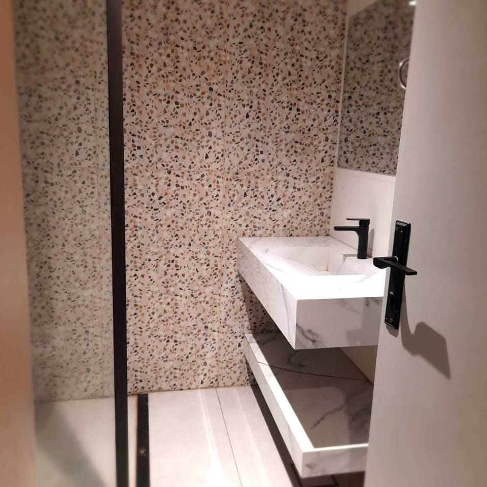 Basic Suite, Balcony, Valley View | Bathroom | Free toiletries, bidet, towels, soap