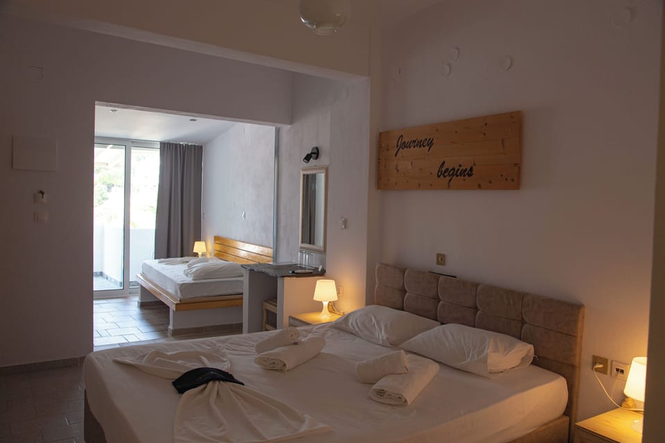 Basic Triple Room | In-room safe, desk, blackout drapes, free WiFi