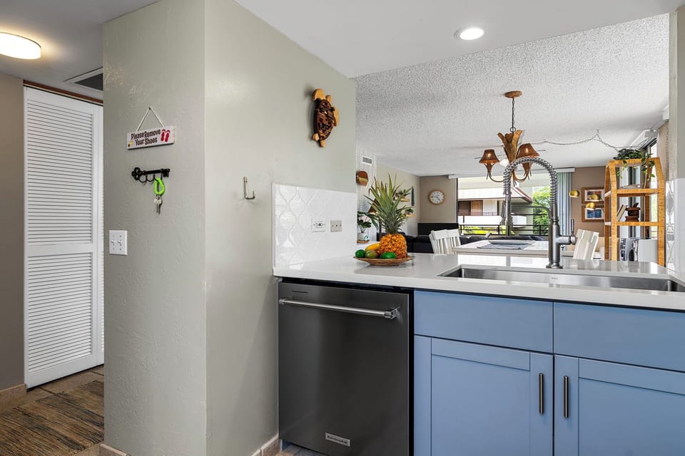 Condo, Multiple Beds, Lanai, Garden View (White Sands Village 224) | Interior