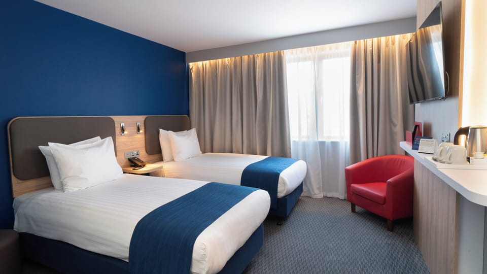 Standard Room, 2 Twin Beds (Free Hot Breakfast) | Hypo-allergenic bedding, desk, laptop workspace, blackout drapes