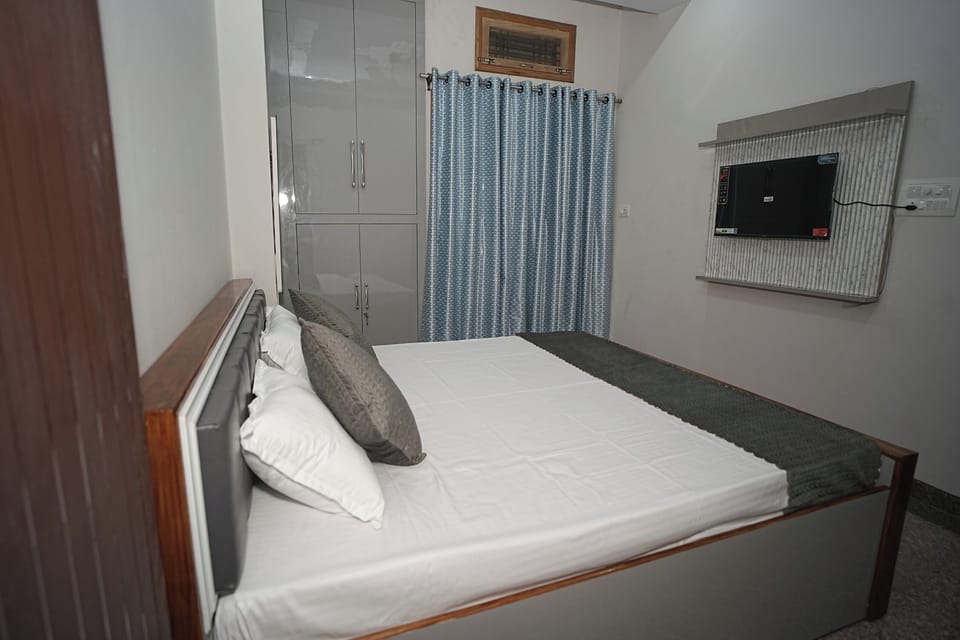 Deluxe Double Room | Free WiFi