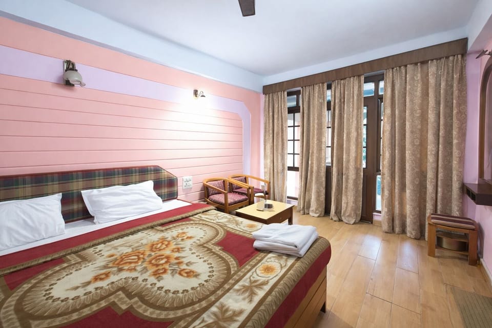 Deluxe Double Room | Hypo-allergenic bedding, desk, soundproofing, free WiFi
