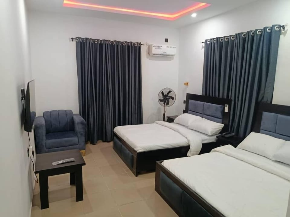 Executive House | Iron/ironing board, free WiFi
