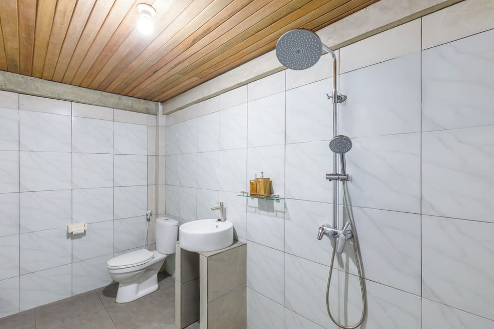 Double Room, Sea View | Bathroom | Free toiletries, hair dryer, towels, soap