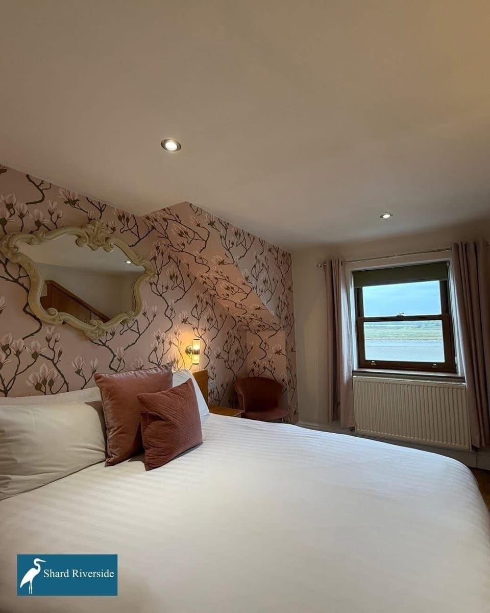 Signature Double Room, Ensuite, River View | Egyptian cotton sheets, desk, iron/ironing board, free WiFi