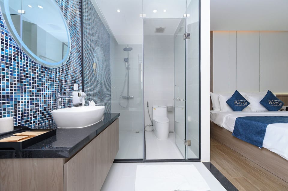 Executive Double Room, City View | Bathroom | Free toiletries, hair dryer, bathrobes, slippers