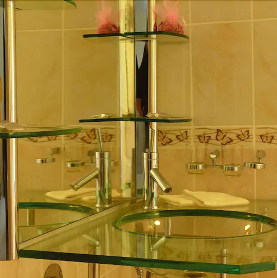 Bathroom sink