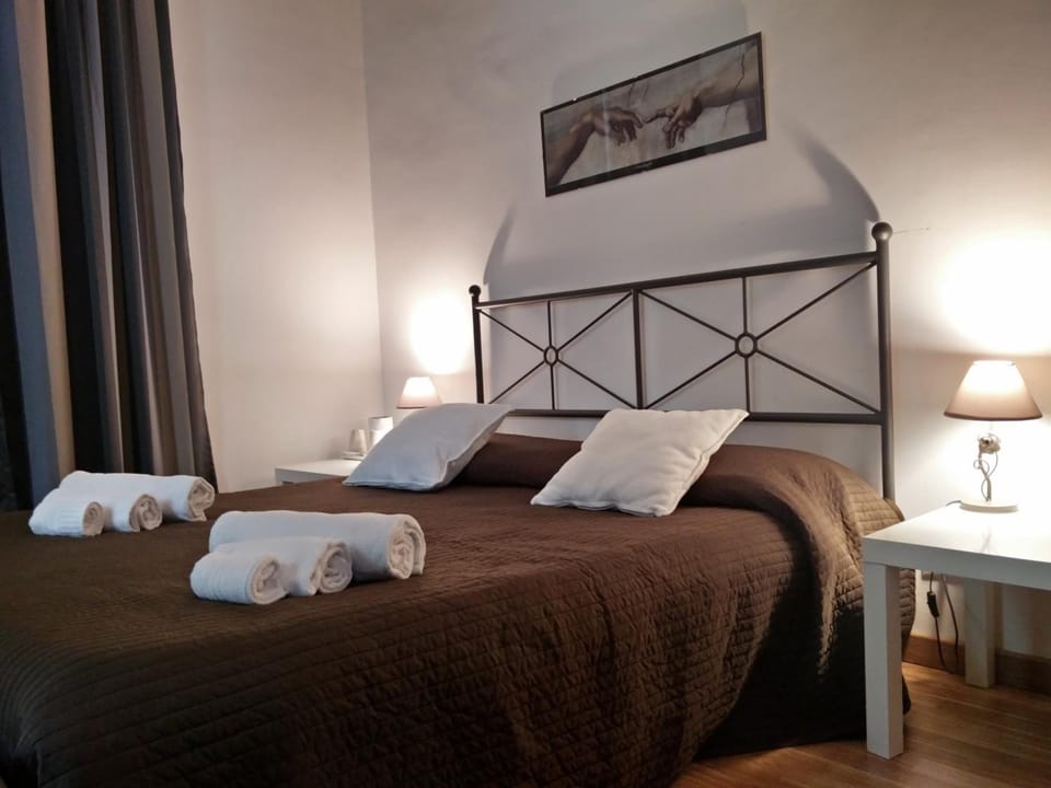 1 bedroom, Frette Italian sheets, desk, iron/ironing board