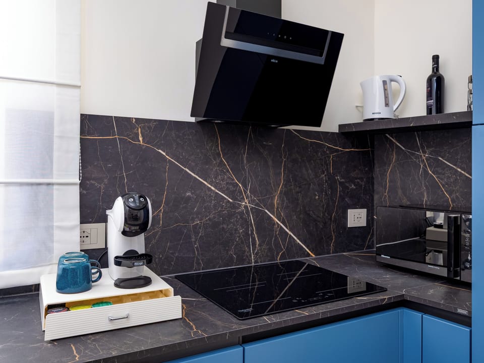 Deluxe Apartment | Private kitchen | Espresso maker, coffee/tea maker, electric kettle