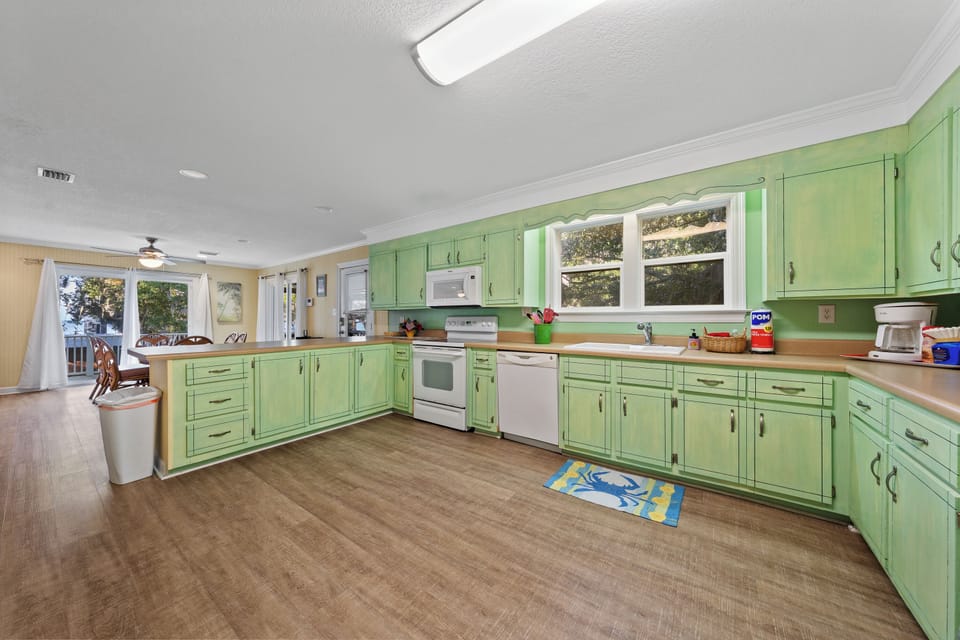 Signature House, Bay View | Private kitchen | Fridge, microwave, oven, stovetop