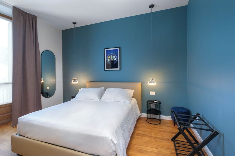 Deluxe Suite | In-room safe, desk, blackout drapes, soundproofing