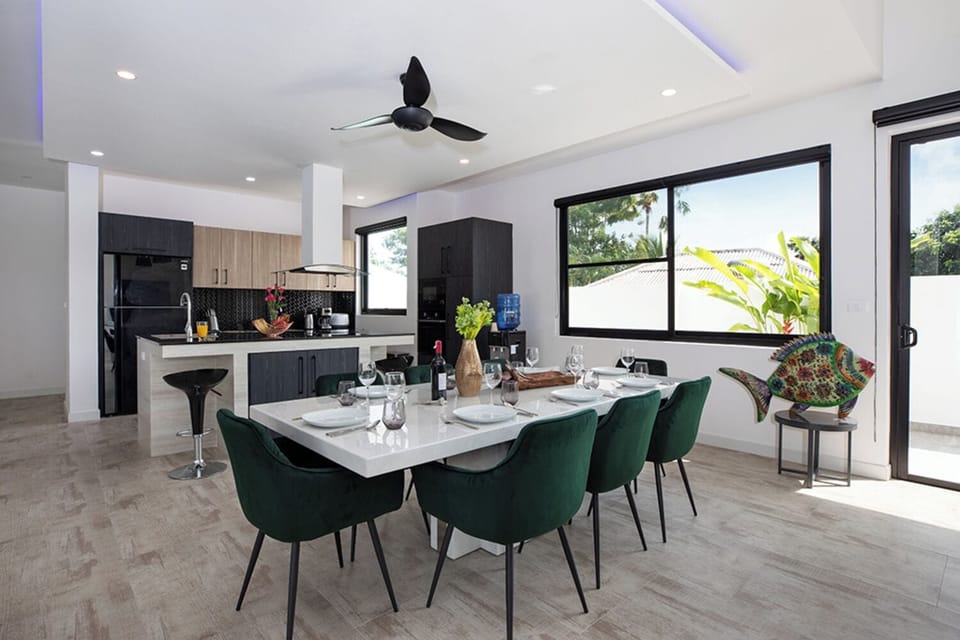 Luxury Villa, 5 Bedrooms, Private Pool, Pool View | Dining room