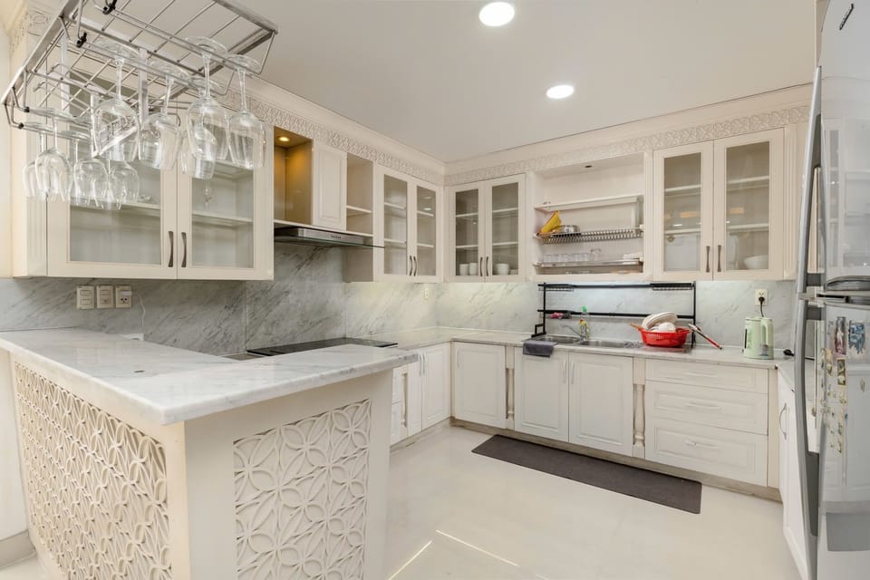Grand Villa, 6 Bedrooms, Club Lounge Access, City View | Private kitchen | Full-size fridge, microwave, oven, stovetop