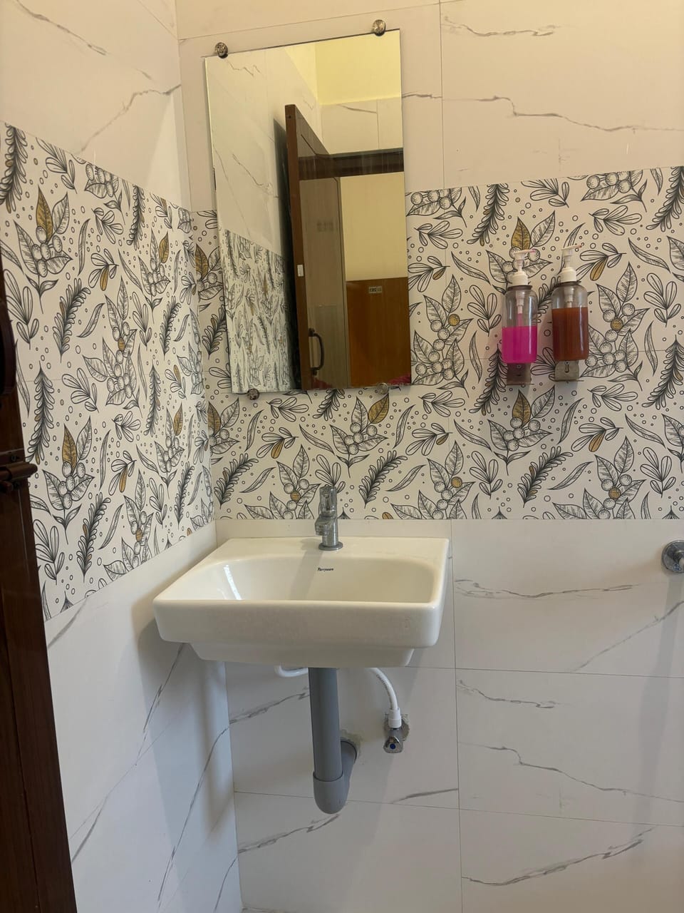 Deluxe Double Room, City View | Bathroom | Shower, free toiletries, towels, soap