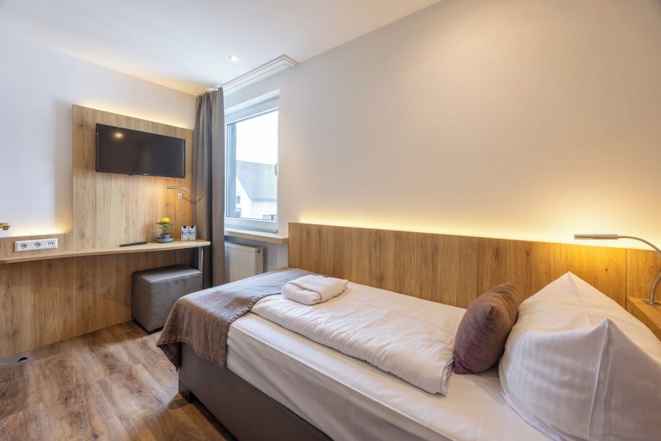 Single Room | In-room safe, desk, iron/ironing board, free WiFi