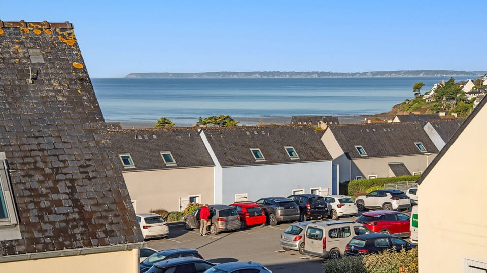 House | Parking | Free self parking