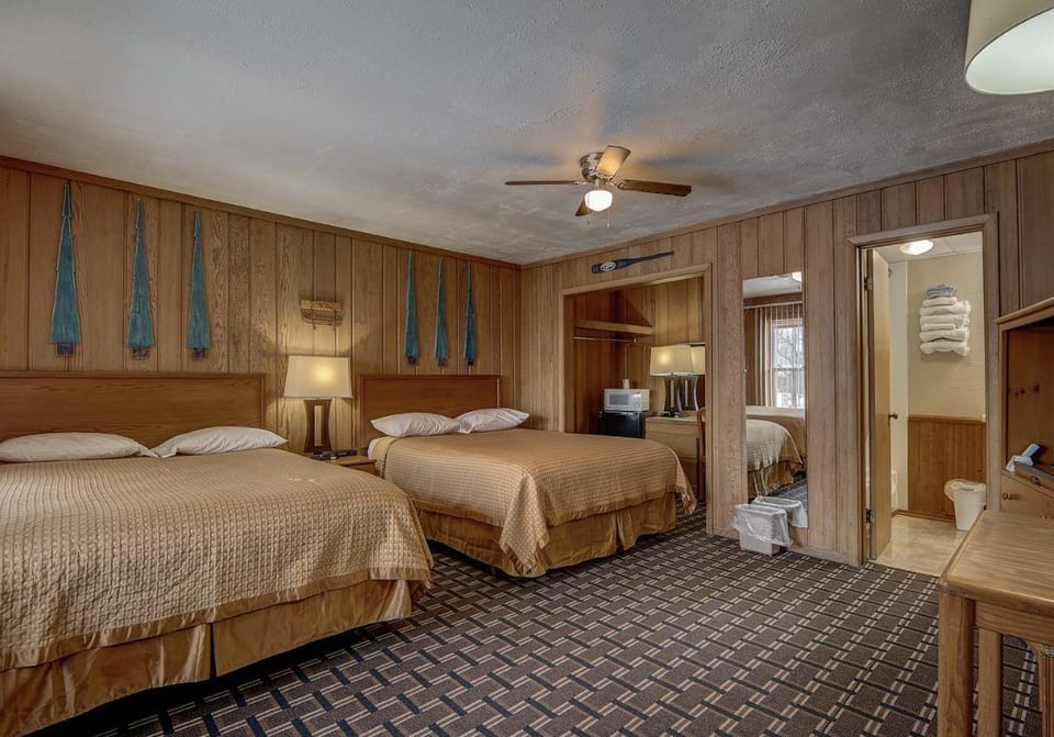 Standard Room, 2 Double Beds | Iron/ironing board, free WiFi, bed sheets