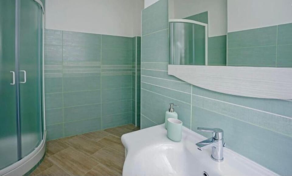 Deluxe Double Room, Balcony, Courtyard View | Bathroom | Bathrobes