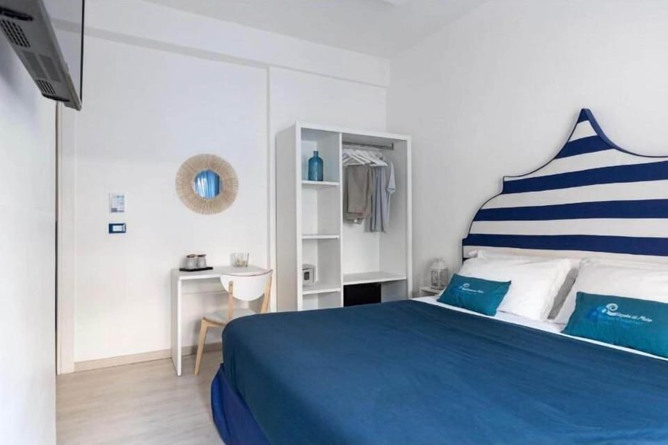 Deluxe Double Room, Garden View | Iron/ironing board, free WiFi