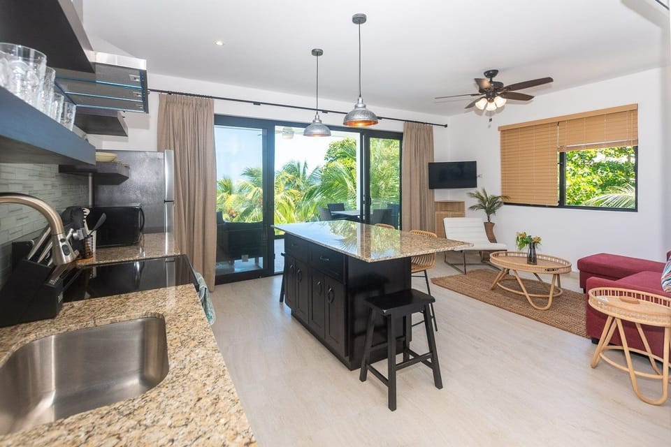 Condo, 1 Bedroom | Private kitchen | Fridge, oven, coffee/tea maker, toaster
