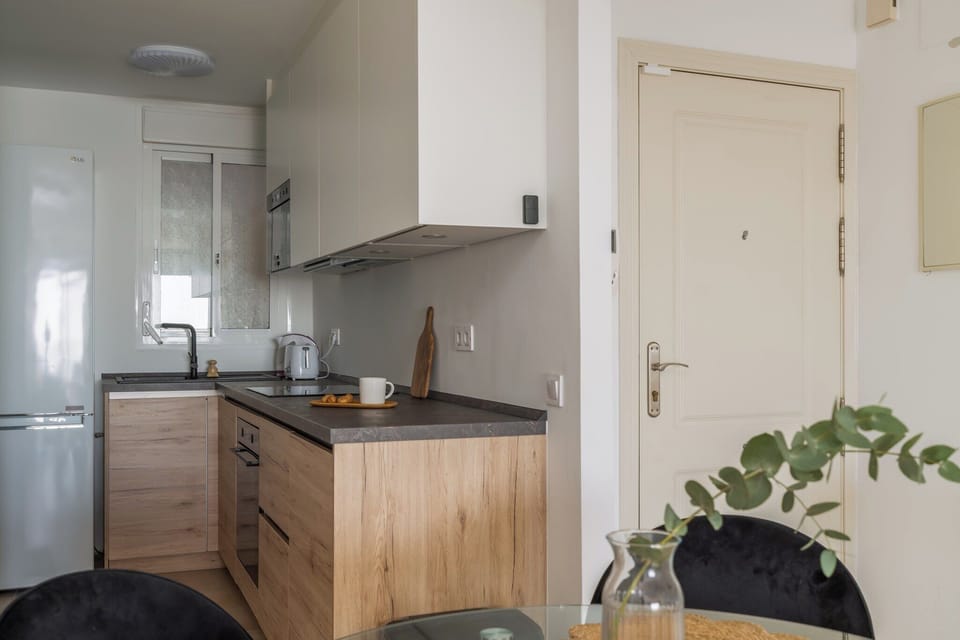 Superior Apartment, 2 Bedrooms, Ocean View, Beachfront | Private kitchen | Full-size fridge, microwave, oven, stovetop
